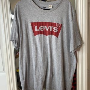 Levi’s Tee